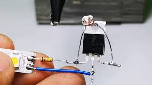 Karanlıkta yanan led (ldr) devresi net anlatım. Isiga Duyarli Led Devresi Karanlikta Otomatik Yanan Led Devresi Tip41c Tip41c Led Youtube