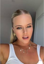 Rosa Wills's Instagram, Twitter & Facebook