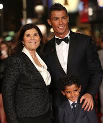 Cristiano ronaldo dos santos aveiro. Juventus Turin Mutter Von Cristiano Ronaldo Klagt Uber Fussball Mafia Fussball Bild De