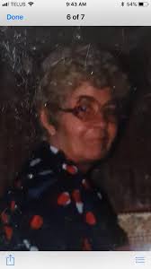 This picture is of the whitehead family . Dorothy whitehead was in her 60s  when i knew her 1970s . They all lived in Parkavenue until the mothers  death in her late