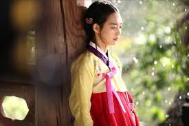 Arang and the magistrate tells the story of a cynical and not so friendly government official named eun oh who wanders the whole nation to look for his mother who disappeared because of his mistake. Arang And The Magistrate