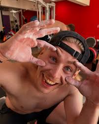 June dump 📸 1. Mojito Olden Paso 🍸 2. @yan_ploetze … ??? 3. Post comp Ⓜ️  4. Deadlifts really said “pop your eyeballs” 😮‍💨 5. Backstage 🎭 6.  Département 13 🔥 7.