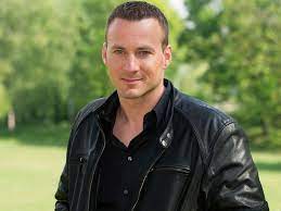 Tu as dit que tu m'aimais moins que mon frère : Pascal Le Grand Frere Nt1 Moi Je N Ai Jamais Eu Be Tele Star