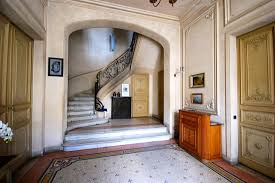 Magnifique maison de style authentique de 235 m² située aux centre du village de la… plan de la tour. Petit Chateau 460m En Centre Ville De Salon De Provence 13300 Agence De La Fontaine Moussue