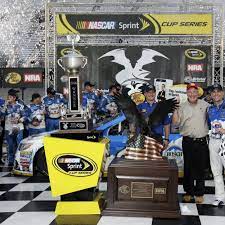 Larson led 74 laps when the race was halted on lap 204, just 46 laps from it becoming official. Kevin Harvick Wins Rain Delayed Nascar Race At Bristol The Spokesman Review