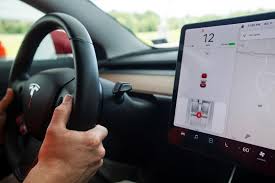Elon musk unveiled the new tesla cybertruck tonight at the tesla design studio in hawthorne, california.tesla cybertruck: Elon Musk Tesla Sangat Dekat Dengan Teknologi Swakemudi Sepenuhnya