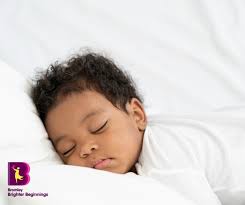 Travel next to me cot with 3 mattress protectors and 3 sheets and a bag to  carry it in too need gone asap