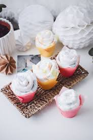 Windel Cupcakes Anleitung Susse Alternative Zur Windeltorte Windeltorte Selber Machen Windeltorte Madchen Anleitung Geschenke Zur Geburt Basteln