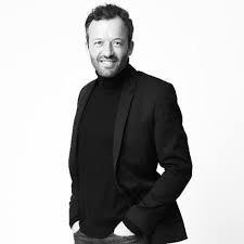 Pr�sent chaque samedi soir sur tf1, vianney fait face aux revers de son exposition dans the voice. Vianney Thery Vianney Thery Twitter