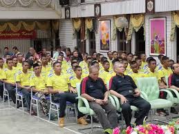 Kolej vokasional (kv) ialah institusi yang menawarkan pendidikan teknik dan vokasional untuk melahirkan pekerja berkemahiran tinggi untuk industri 4.0. Kolej Vokasional Wakaf Tembesu Photo Perokok U