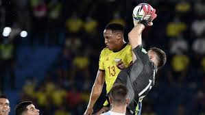 En el último penal, el que le atajó a edwin cardona y determinó la clasificación de argentina a la final, dibu martínez simplemente se limitó a saltar sobre la línea y abrir los brazos. Dibu Es Real La Columna De Garofalo Sobre Emiliano Martinez Tyc Sports