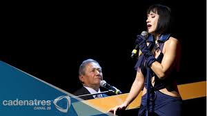 El cantante mexicano fue presidente de la asociación de autores. Esposa De Armando Manzanero Le Prohibe Estar Cerca De Susana Zabaleta Youtube