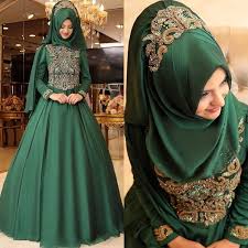 2018 Hijab Emerald Green Evening Dress And Engagement Models Www Teset In 2020 Emerald Green Evening Dress Muslimah Wedding Dress Muslim Wedding Dress Hijab Bride