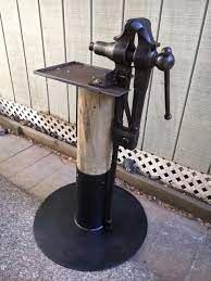 Post Leg Vise Found The Base Used Peeler Core Fence Post And Welded Up Table With A 1 2 Lip To Keep Tools From Roll Old Tools Blacksmithing Blacksmith Tools