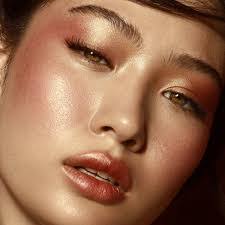 Natasha Bloom's Instagram, Twitter & Facebook