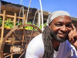 Polly Snell's Instagram, Twitter & Facebook