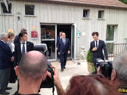 Zadajte dátumy plánovanej cesty, vyberte si požadovanú možnosť ubytovania a vyplňte požadované. Saint Cirq Lapopie Les A Cotes De La Visite De Francois Hollande Medialot