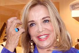 Simona izzo è nata il 22 aprile 1953, muove i primi passi nel mondo del cinema sulle orme di papà simona izzo il matrimonio con ricky lo celebra nel 1995 e per il marito sarà sceneggiatrice di. Simona Izzo E Il Lifting Di Cui Va Fiera Ho Perso Una Decina Di Anni Dilei