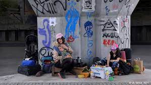 Der vermieter des paares, uwe seifert, liegt erstochen in seiner wohnung. Berlinale On Twitter Das Glitzern Im Barbieblut Glittering Barbieblood By Ulu Braun With Gina Lisa Maiwald Mietze Maiwald Dietlind Sommer Milan Braun Shorts Selection Of Berlinale 2021 More Info Https T Co 2v6xbiddv6 Https T Co