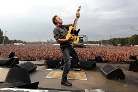Often considered his most popular and commercial triumph, it saw springsteen (in contrast to his previous album, the critical favorite nebraska) experimenting with anthemic. Bruce Springsteen Die Geschichte Hinter Seinem Meilenstein Born In The U S A Rock Antenne