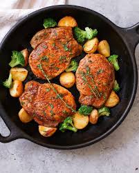 Pan Fried Boneless Pork Chops In A Cast Iron Skillet With Sauteed Potatoes And Brocc In 2020 Boneless Pork Chops Boneless Pork Chop Recipes Cooking Boneless Pork Chops