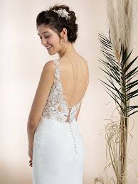 Bei unserer suche für üppige brautkleider mit übermäßigen spitze und rüschen stießen wir auf dieses juwel aus frankreich; Eglantine Brautkeider Bei Studio Fee In Hameln