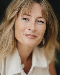 Sandra Hazard's Instagram, Twitter & Facebook