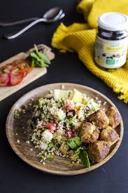 Taboule Libanais Servis Avec Des Falafels La Vie Claire Recette En 2020 Taboule Libanais Taboule Falafels