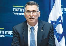 החל את דרכו הפוליטית כרכז הנוער של מפלגת הימין התחייה. Tdwnv3xdbn7hpm