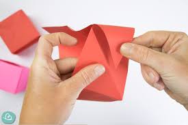 Wenn sie buntes oder gemustertes papier verwenden können sie auch echt dekorativ wirken. Schachtel Falten Susse Box Basteln Aus Papier Wunderbunt De
