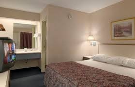 Cheap Discount Pet Friendly Hotel Near Worlds Of Fun In Kansas City Missouri Red Roof Inn Red Roof Inn Red Roof Pet Friendly Hotels
