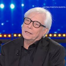 Finale per il terzo e quarto posto del torneo "il piu' amato tra i  napoletani che ci hanno reso orgogliosi" tra Eduardo De Filippo e Pino  Daniele. Vi ricordo che per votare