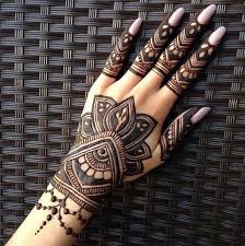It looks unique, charming, and classy, and contrasts well for people with deeper skin tones. 50 Simple Henna Tattoos For Women Men 2021