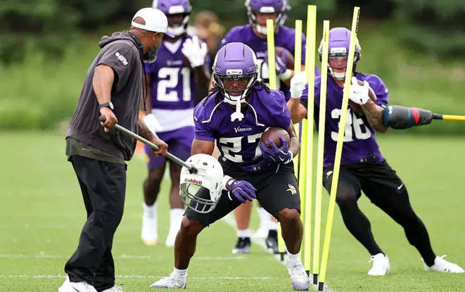 UDFA Dillon Bell earns first-team reps in Vikings minicamp
