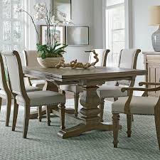 The styling is subtle and even minimalist in order to allow the natural characteristics of the wood to define the collection. Venta Kincaid Dining Sets En Stock