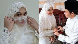Berbagai usaha yang dilakukan oleh carl adham untuk memikat hati aerna, namun aerna sukar menerima cinta dari carl adham sedangkan mereka baharu sahaja berkenalan. Drama Cik Serba Tahu Episod 10