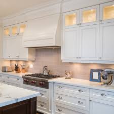 4.2 out of 5 stars 248 Globe Electric Led White Under Cabinet Slim Puck Light 6 Pack 26024