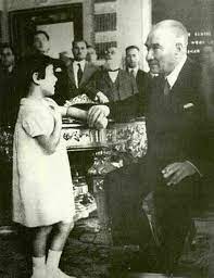 Ülkü adatepe,mustafa kemal atatürk'ün en küçük manevi kızıydı. Ataturk Un Cocuklar Ve Gencler Uzerine Soyledigi Zamanin Cok Otesinde 15 Soz Onedio Com