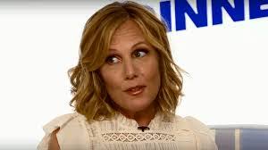 Julie Rudd's Instagram, Twitter & Facebook