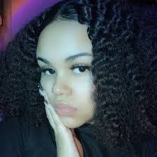 Joselyn Rosa's Instagram, Twitter & Facebook