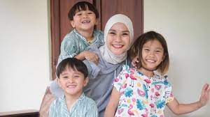 3,309,367 likes · 814 talking about this. Zaskia Adya Mecca Sends Best Regards To Working Mothers Makes Tears Clean