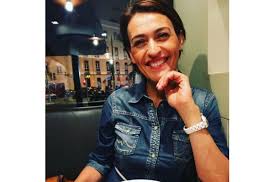 These topic labels come from the works. Chegou O Dia Fatima Lopes Embarca Em Nova Aventura
