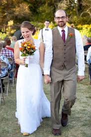 Callie And Aaron S Wedding In Rockford Illinois Real Weddings Photos Barn Wedding Wedding Photos