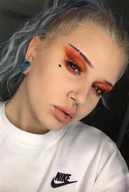 Put yer eye on more of the worst eyebrows ever! Eyebrow Slit Trend How To Do Eyebrow Slits Glowsly