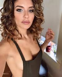 Juliana Harkavy Nude and Sexy Photo Collection - Fappenist