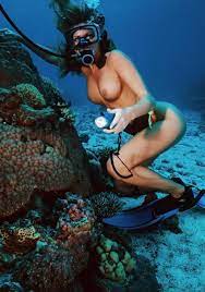 Naked Scuba Diving - 62 photos