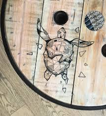 graphisme tortue sur touret diy touret table basse touret table