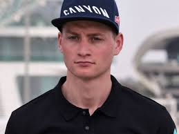 Tour-winnaar Pogacar lost debutant Dekker af als leider in de Emiraten