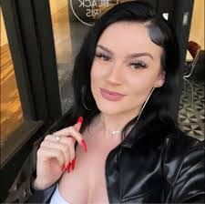 Kayla Cobb's Instagram, Twitter & Facebook