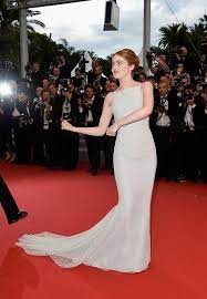 Emma Stone Looks Like A 90s Bride At Cannes Was It The Right Move Emma Stone Girl Celebrities Strapless Dress Formal